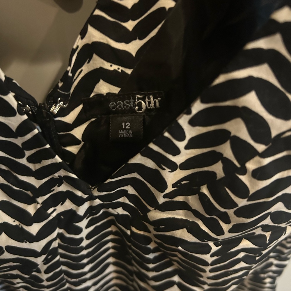 NWT East 5th Women’s Sz 12 Black & White Shift Double V Neck 100% Cotton - Picture 7 of 12